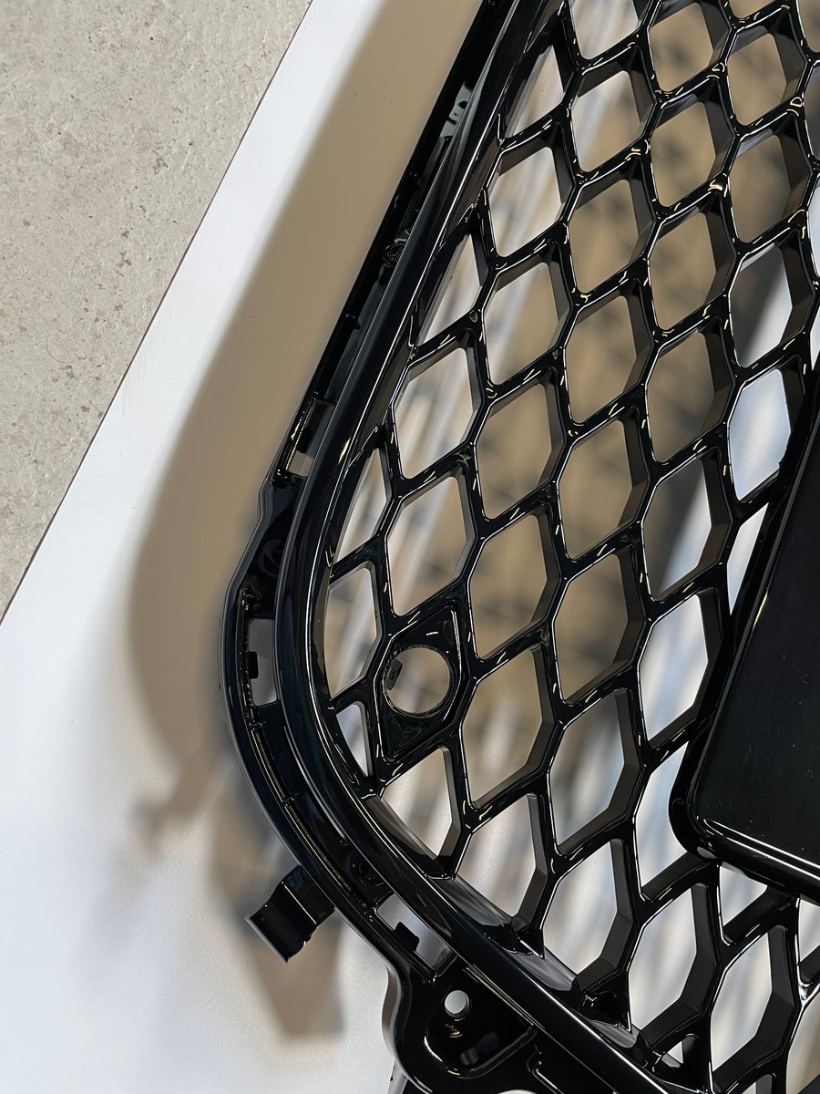 Calandre Avant Noir Brillant Look RS Pour AUDI A1 / S1 8X Phase 2 (11/2014 à 07/2018) - Pièce Générique - Neuf