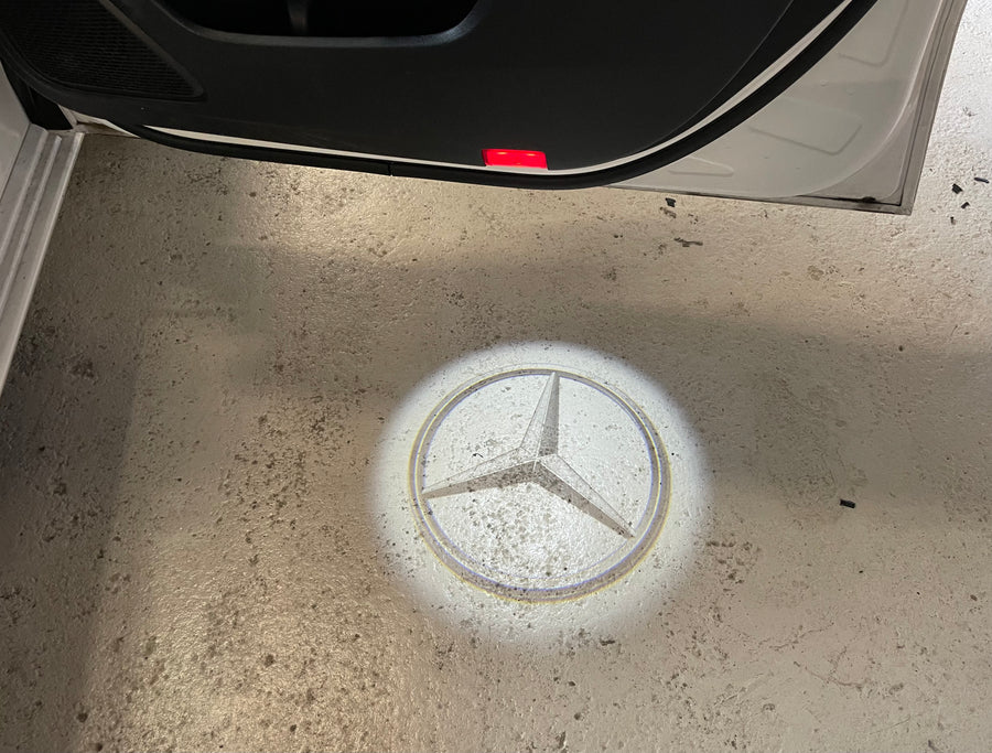 Jeu de projecteurs LED HD de porte Mercedes Classe A W177 V177 19+ –  Carsmatic - Accessoires